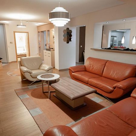 Grand Central Apartment Skopje Exteriör bild